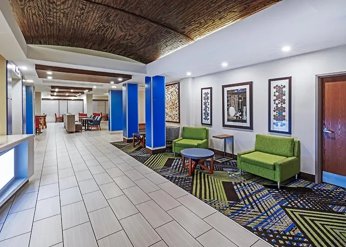 Holiday Inn Express & Suites - Laredo-Event Center Area By Ihg