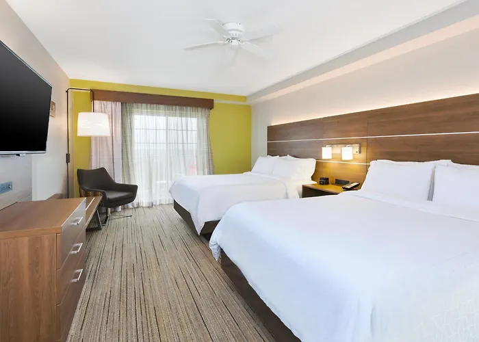 Holiday Inn Express & Suites Petoskey By Ihg