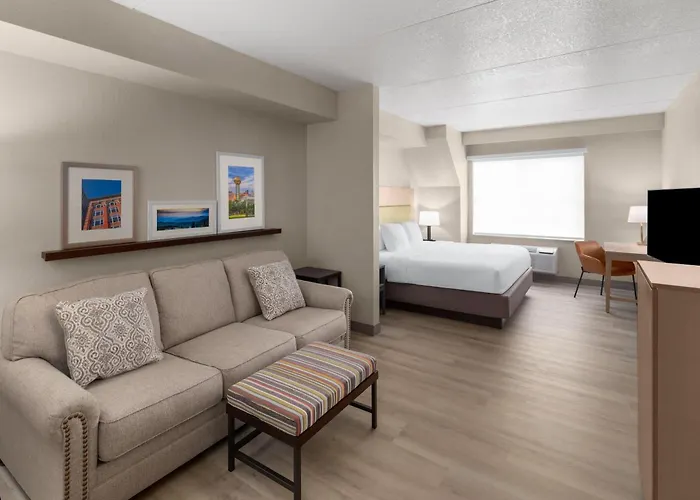La Quinta Inn & Suites By Wyndam Knoxville West