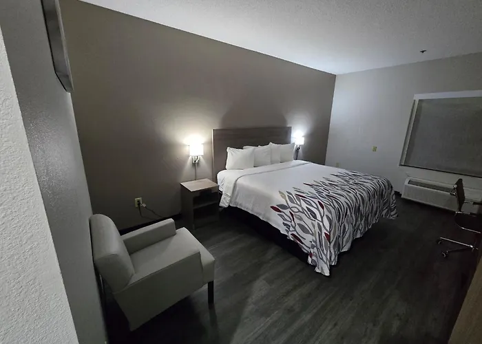 Red Roof Inn & Suites Hinesville