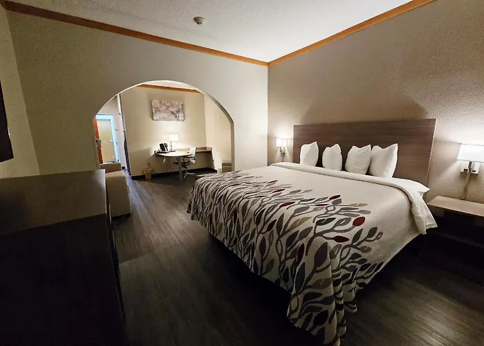Red Roof Inn & Suites Hinesville