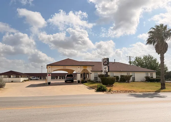 Royal Inn Pearsall