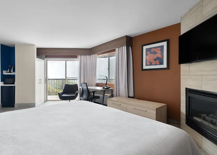 Holiday Inn Express Fort Bragg By Ihg
