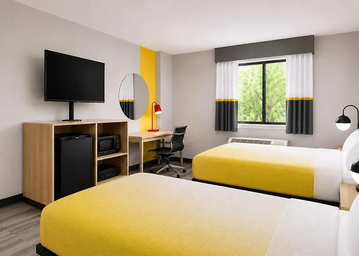 Super 8 By Wyndham Champaign