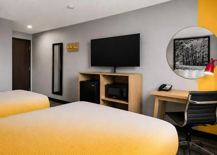 Super 8 By Wyndham Champaign