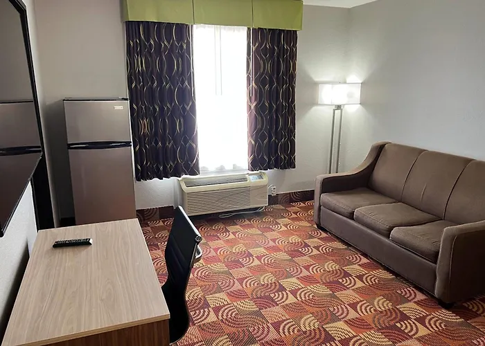 Super 8 By Wyndham Lake Of The Ozarks