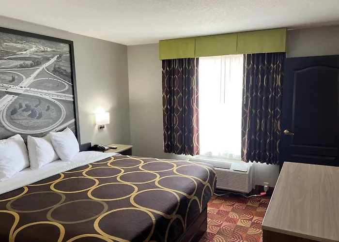 Super 8 By Wyndham Lake Of The Ozarks