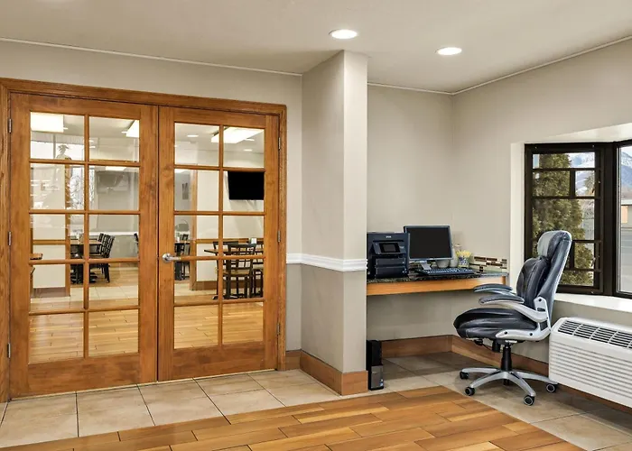 Days Inn & Suites By Wyndham Logan