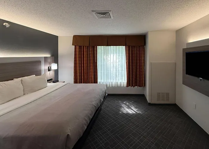 Quality Inn & Suites East Troy I-43
