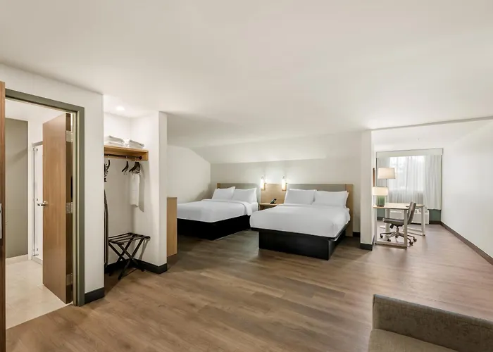 Spark By Hilton Freeport