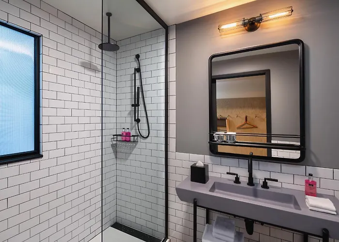 Moxy Minneapolis Uptown
