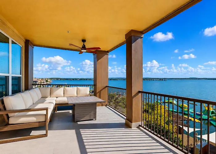 Stunning Lakefront Home On Lake Lbj With Private Balconies - Close To Yacht Club