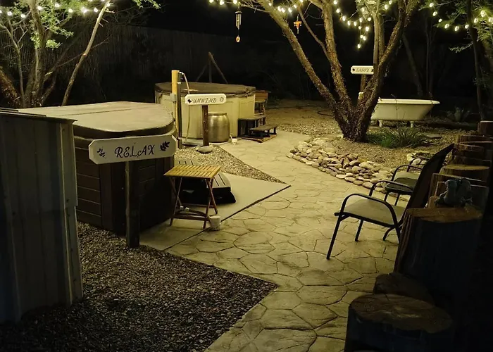 Phoenix Outpost With Hot Springs Access