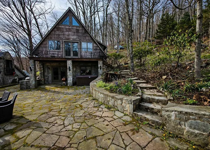 Chateau Dumont Mountain Views Hot Tub & Pet Friendly