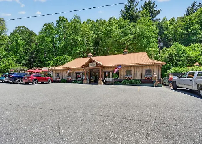 Scenic Mountain Getaway-Newly Renovated-Bear Ridge Lodge
