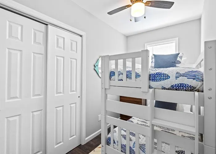 3Br Newly Renovated Beach House Sleeps 10