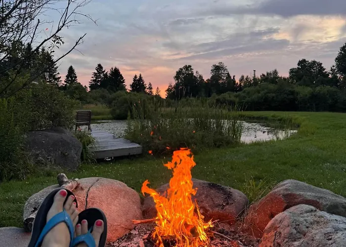 The Angler | Cross Stone Cabins • Walk To Rangeley Lake & Do