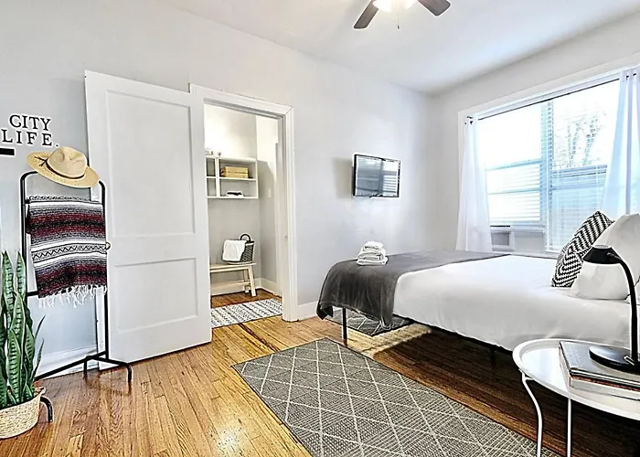 Relaxing 1 Bedroom Near Lower Greenville Free Parking
