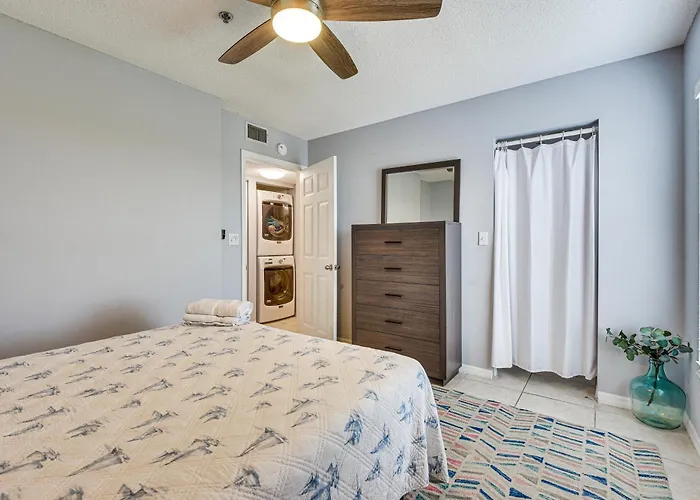Pool Access, Walk To Manatee Beach: Coastal Condo