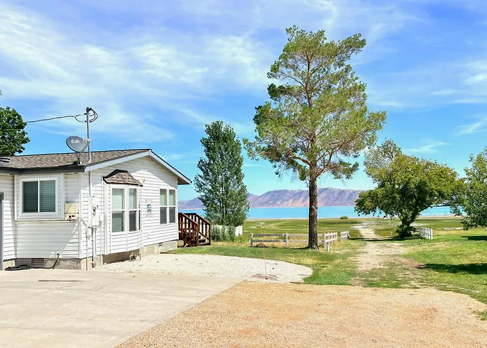 Spacious Family Home W/ Kayak + Deck On Bear Lake!
