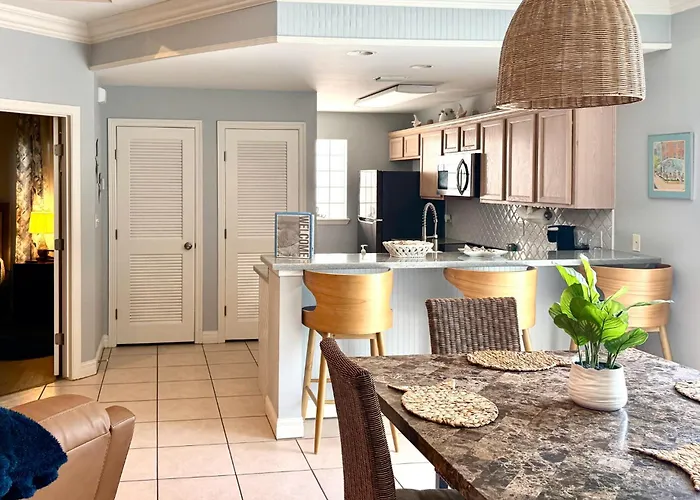 Coastal Condo W/ Pool In South Padre Island!