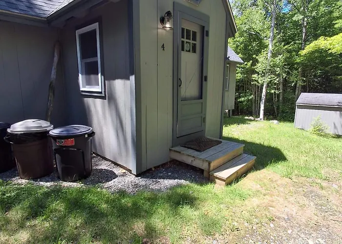 Cozy Woodsy Cabin W/ A Deck, Firepit, Gas Grill, Free Wifi, & Full Kitchen