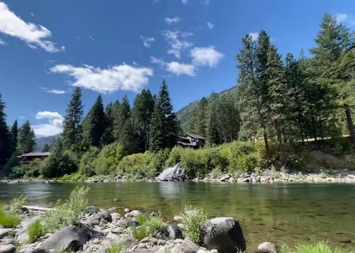 Snowgrass Lodge - A River & Mountain Retreat