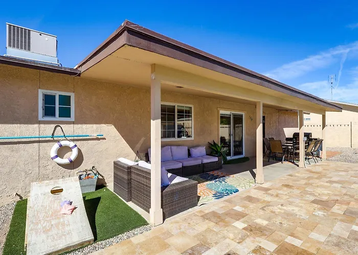 5 Mi To Lake Havasu: Home W/ Yard & Pool