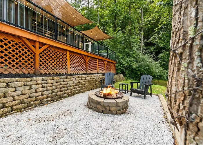 The Hideaway On Tacketts Shipping Container