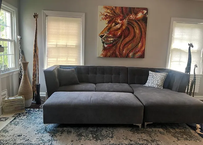 Cozy, Upstairs Apartment Pets Welcome With Fee Family Friendly Close To Everything