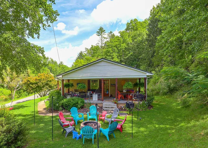 Fire Pit & Game Room: Family Home In Marshall!