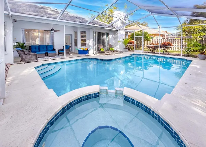 Palm Harbor Paradise - Spacious Home In Quiet Neighborhood With Heated Pool, Billiard Room, Hot Tub