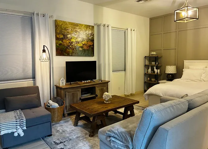 Beautiful Private Casita/Guesthouse W/ Kitchen, Access To Pool/Spa