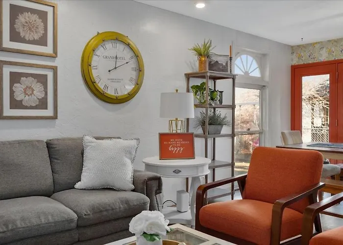 Unique Home Perfect For Gathering Pets Welcome!