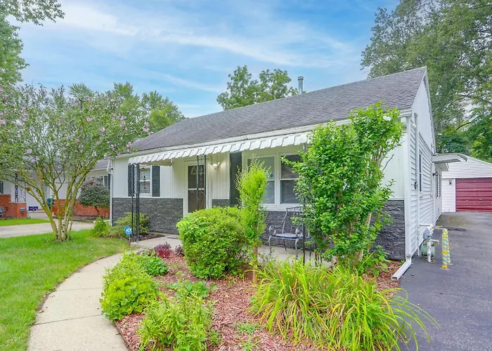 8 Mi To Lake Eerie & Dtwn Toledo! Peaceful Cottage