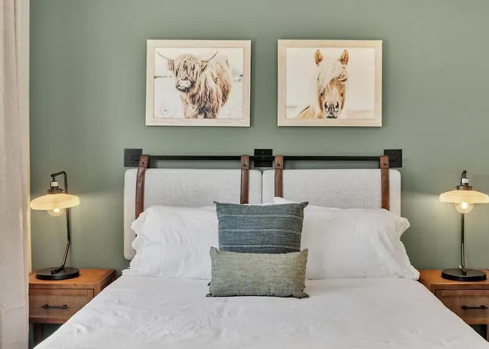 Single Bedroom - Queen Size. Heart Of Downtown Vista