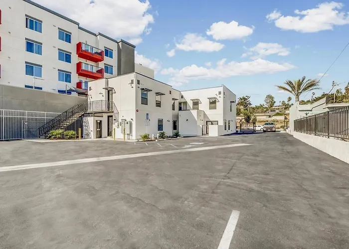 Single Bedroom - Queen Size. Heart Of Downtown Vista