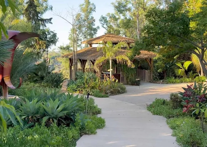 Vista Vacation In Historic City Center Walkable