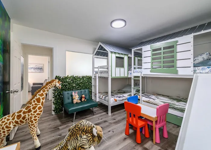 Spacious Disneyland 5 Bedroom 4 Bath House With Game Room