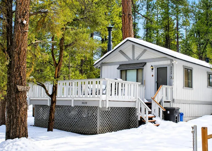 Cedar Pines - Fireplace, Deck, Barbecue, Close To Hiking Trails