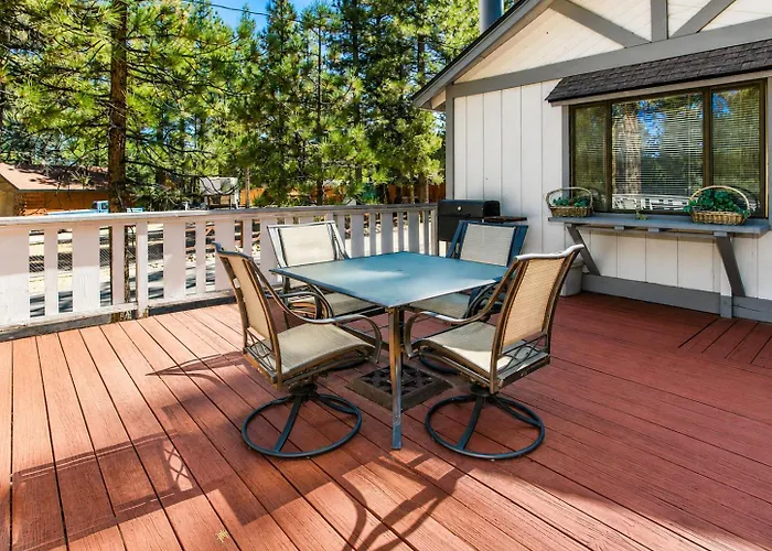 Cedar Pines - Fireplace, Deck, Barbecue, Close To Hiking Trails