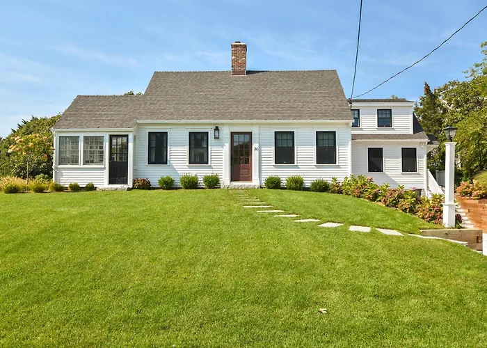 Gorgeous Home 2 Min Walk To Beach