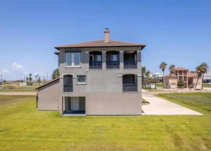 Brucie'S Bungalow