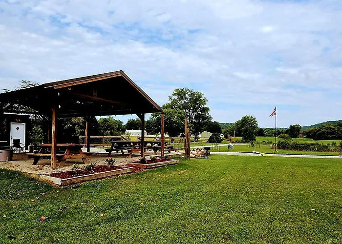 Cozy Norfork Cabin: Fishing, Kayaking & More!