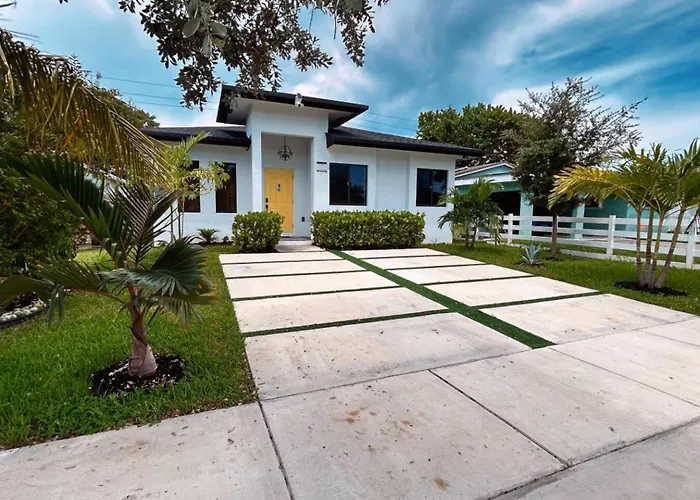 Sunny Delight Home Near Airport