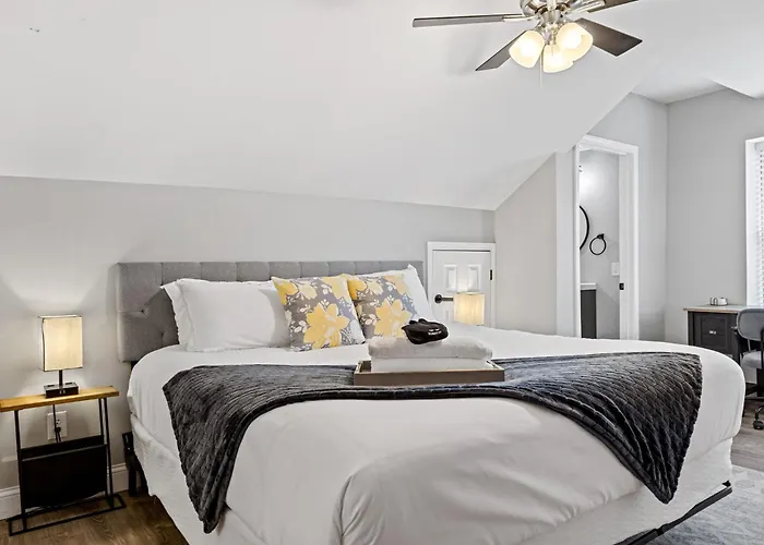 Historic Main St 2Br | Steps To Shops