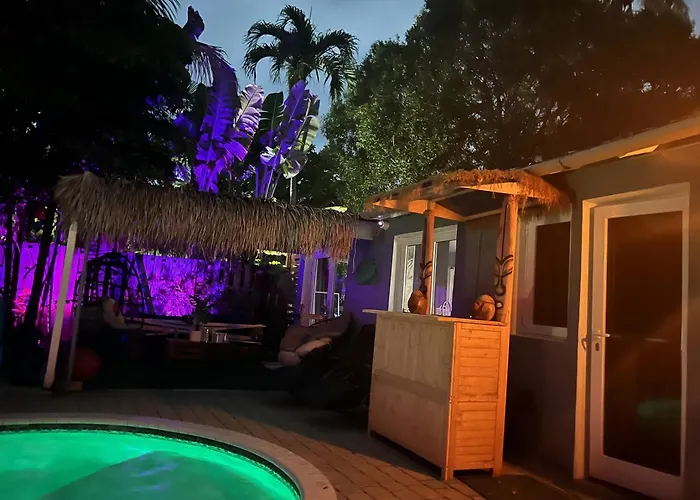 Kiki 1 - Men'S Clothing Optional Guest Houses