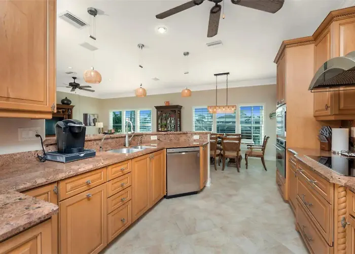 Villa Hibiscus-Waterfront-Free Heated Pool-Dock-Bikes-Other Amenities