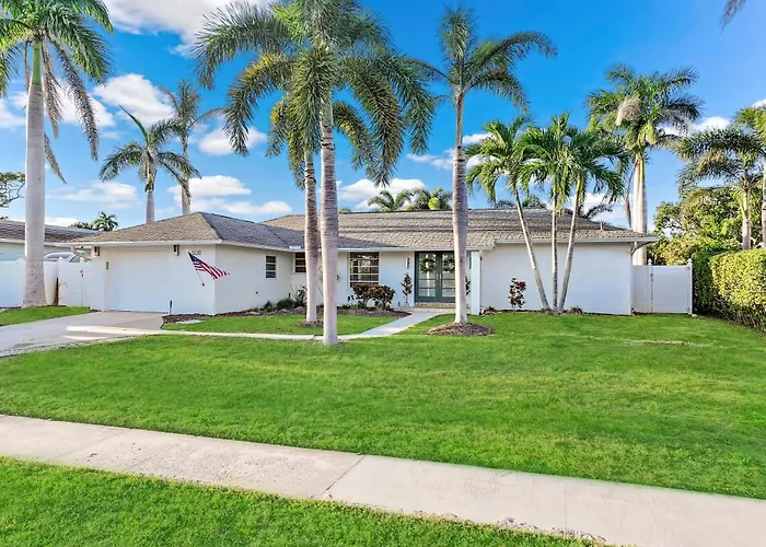 Pet-Friendly Inland Home With Resort Style Yard/Pool