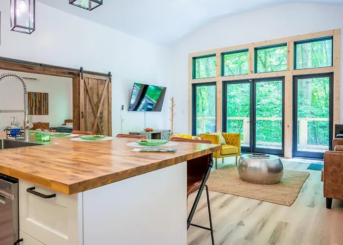 Cozy Mountain Cabin With Fireplace, Creekside Views, Outdoor Fire Pit In Hot Springs